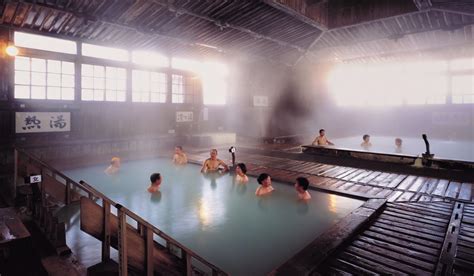 酸ヶ湯温泉の混浴体験記!女性は湯浴み着なしのタオ。